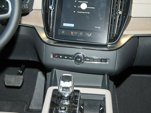 New 2026 Volvo XC90 B5 Plus image 25