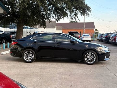 Used 2013 Lexus ES 350 w/ Luxury Pkg FWD image 2