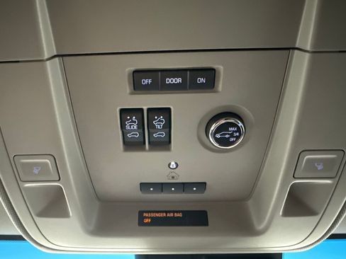 Used 2019 Chevrolet Tahoe Premier AWD/4WD image 21
