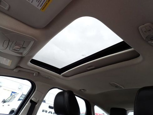 Used 2014 Ford Focus Titanium FWD image 12