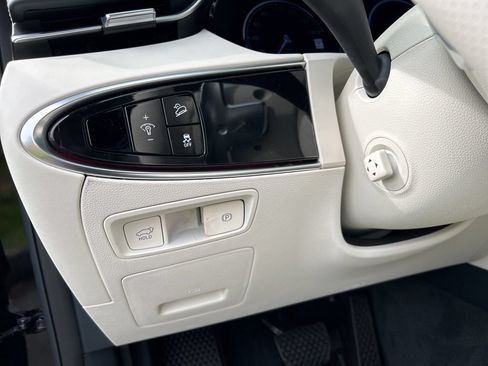 Certified 2025 Genesis Electrified GV70 w/ Prestige Package AWD/4WD image 18