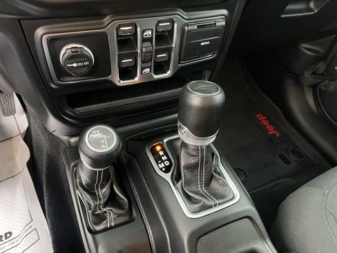 Used 2020 Jeep Gladiator Overland w/ LED Lighting Group image 12