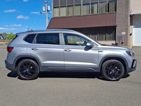 Certified 2023 Volkswagen Taos SE w/ Panoramic Sunroof Package AWD/4WD image 12