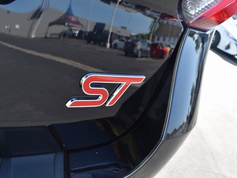 Used 2022 Ford Explorer ST w/ Equipment Group 401A image 4