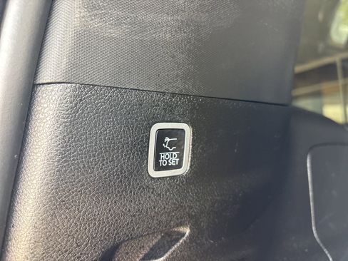 Used 2023 Jeep Wagoneer L Series III w/ Premium Group I image 21