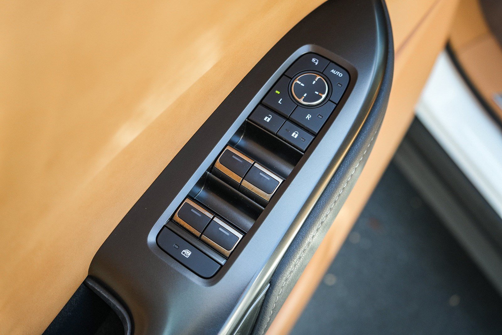 Certified 2025 Lexus RZ 450e AWD/4WD image 19