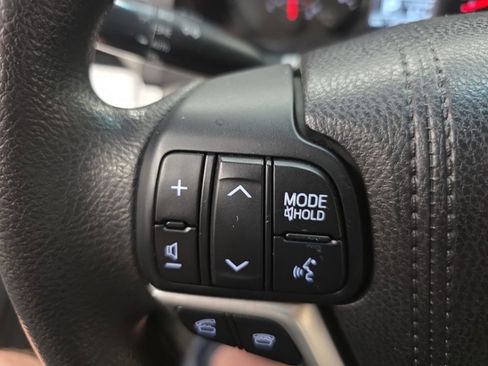 Used 2015 Toyota Sienna L image 21