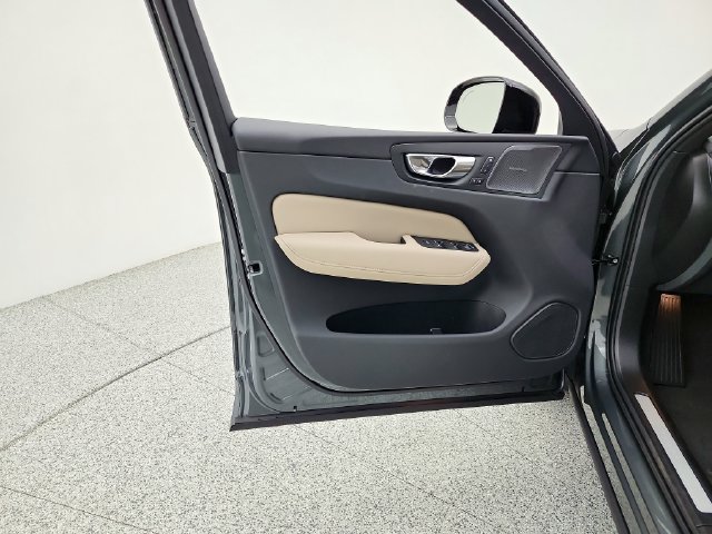 New 2027 Volvo XC60 B5 Plus AWD/4WD image 27