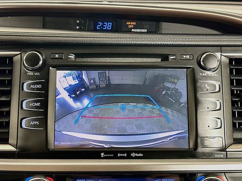 Used 2016 Toyota Highlander XLE AWD/4WD image 17
