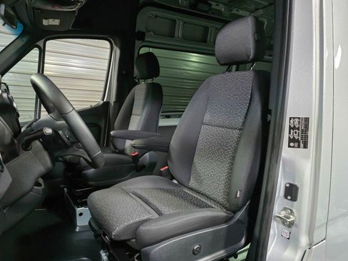 Used 2022 Mercedes-Benz Sprinter 3500 image 17