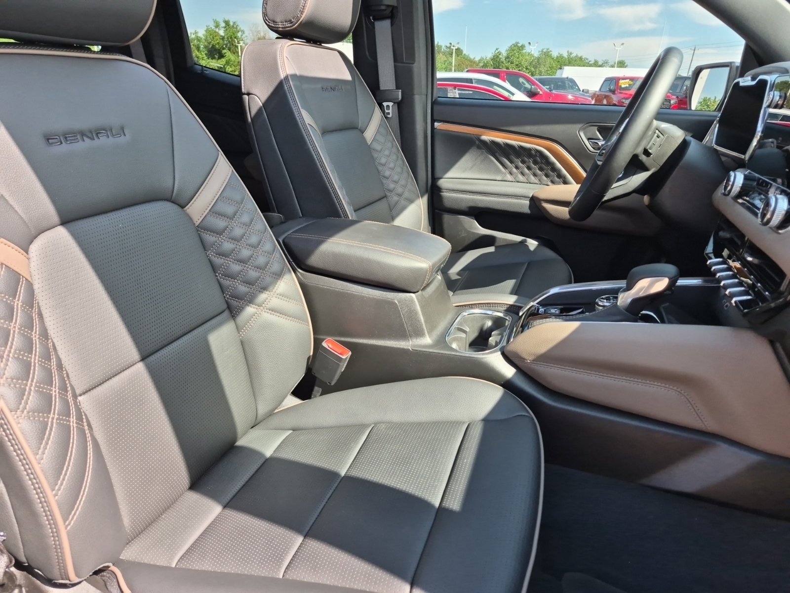 Used 2025 GMC Canyon Denali AWD/4WD image 6