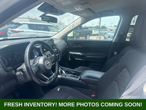 Used 2024 Nissan Pathfinder SV FWD image 8