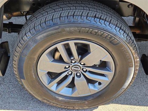Used 2025 Nissan Frontier SV w/ Tow Package image 9