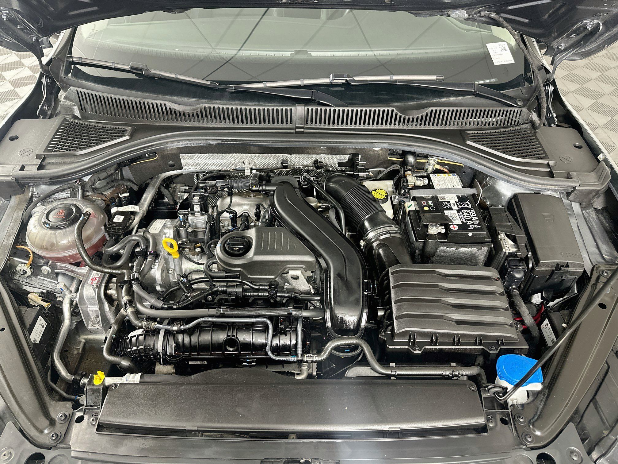 Used 2024 Volkswagen Jetta SE FWD image 32