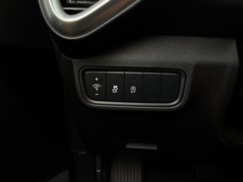 Used 2025 Kia Soul LX w/ LX Technology Package FWD image 19