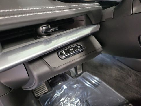 Used 2022 Chevrolet Corvette Stingray Premium Conv w/ Z51 Performance Package image 32