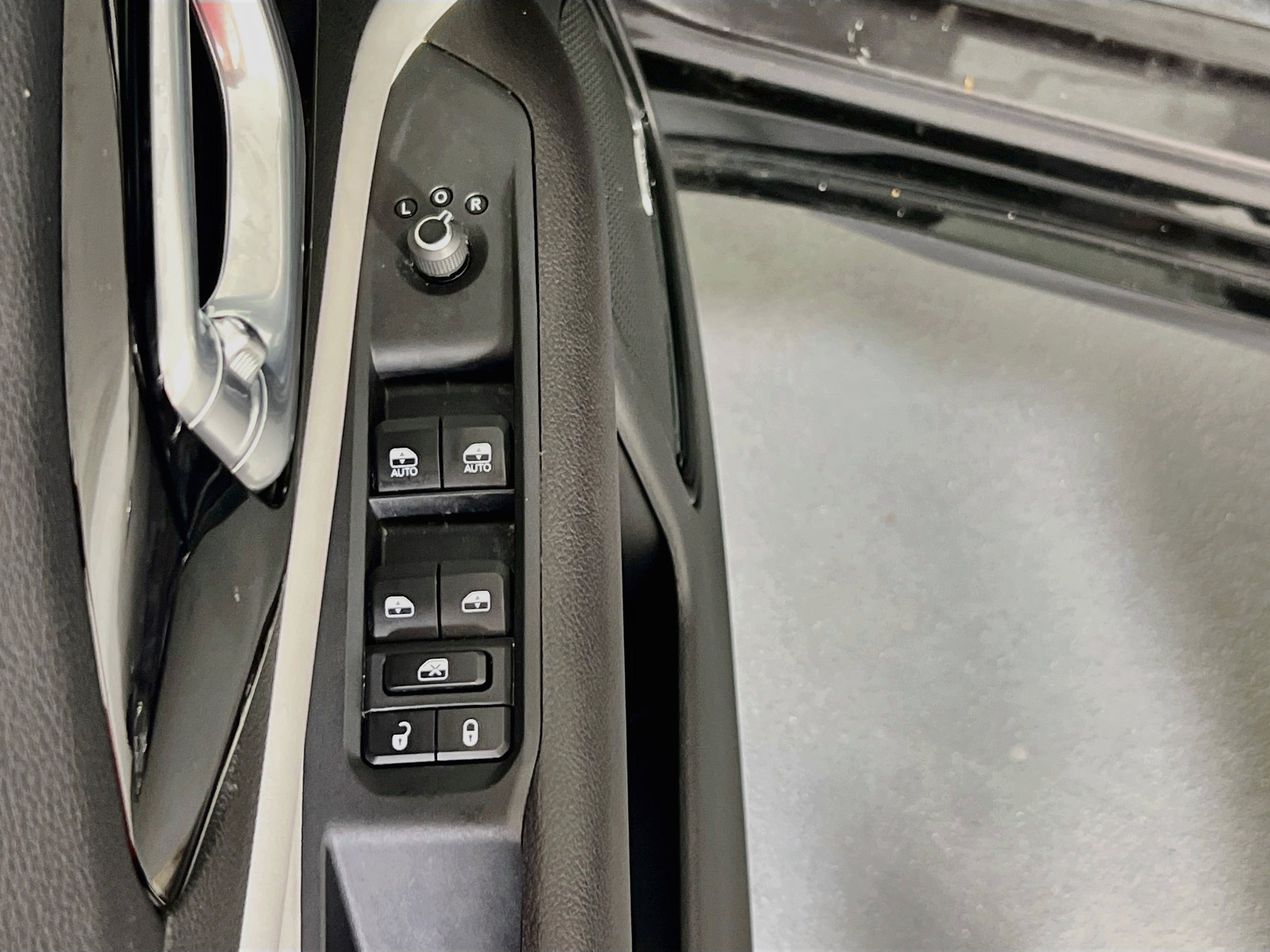 Used 2023 Jeep Compass Limited w/ Elite Group AWD/4WD image 18