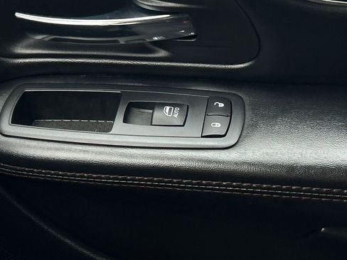 Used 2019 Dodge Grand Caravan SE image 32