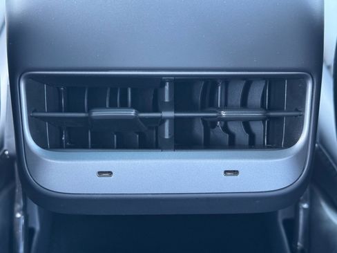 Used 2021 Tesla Model Y Long Range image 33