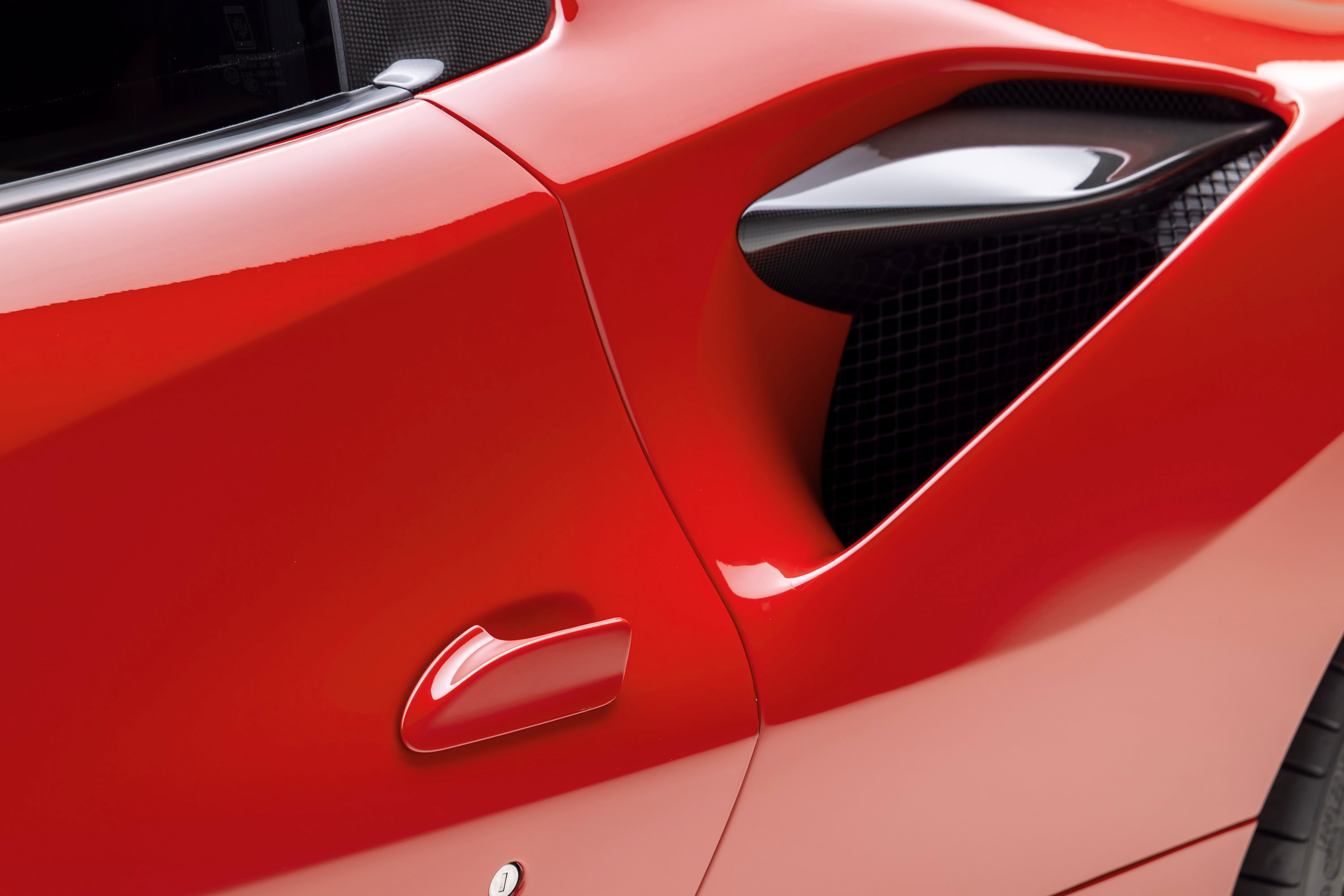 Certified 2022 Ferrari F8 Tributo RWD image 32