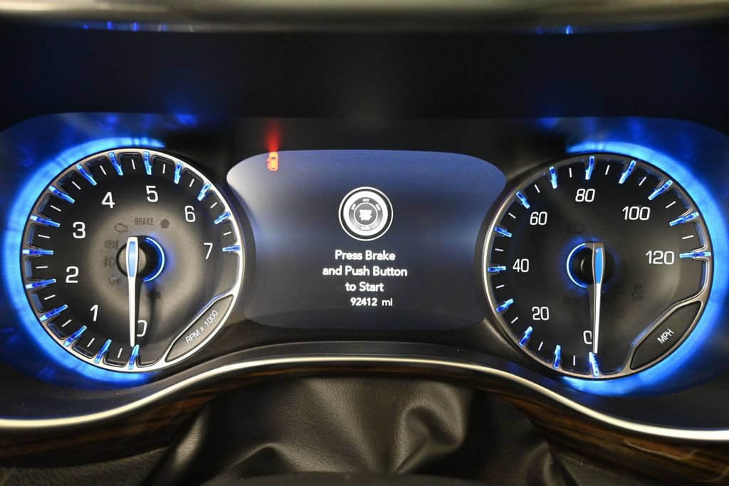 Used 2022 Chrysler Pacifica Limited AWD/4WD image 4