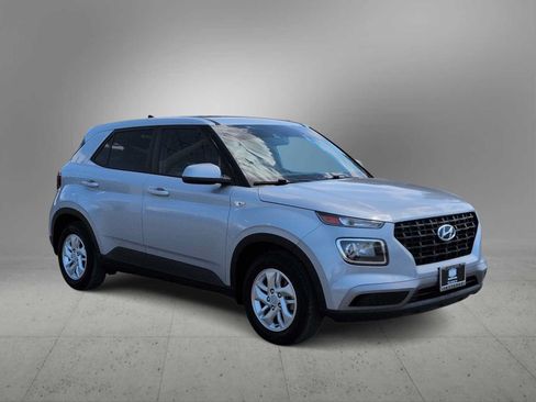Certified 2021 Hyundai Venue SE FWD image 2