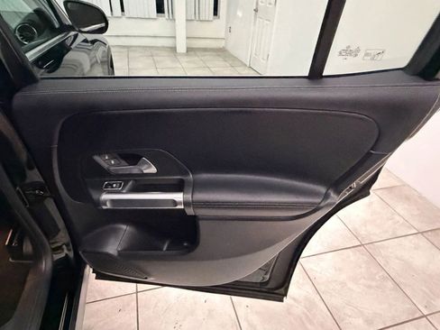 Used 2021 Mercedes-Benz GLB 250 4MATIC w/ Premium Package image 18