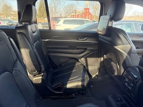 Used 2023 Jeep Grand Cherokee L Limited w/ Black Appearance Package image 8