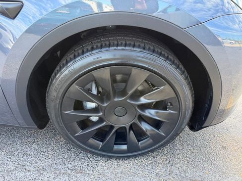 Used 2023 Tesla Model Y AWD image 36