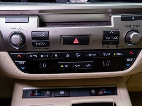 Used 2013 Lexus ES 350 w/ Luxury Pkg FWD image 21