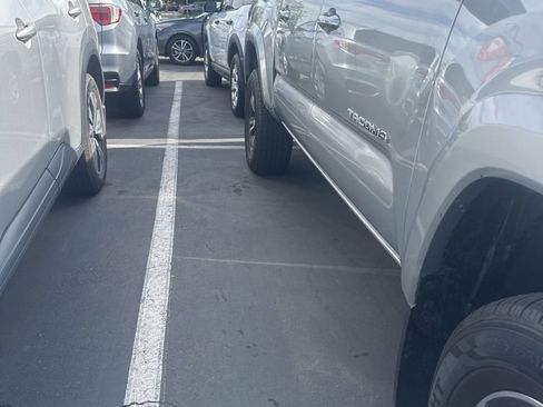 Used 2018 Toyota Tacoma TRD Sport image 6