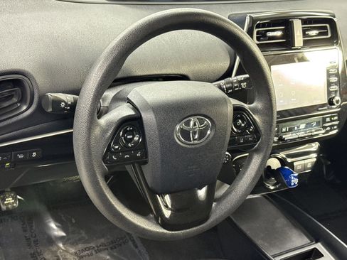 Used 2022 Toyota Prius LE image 19