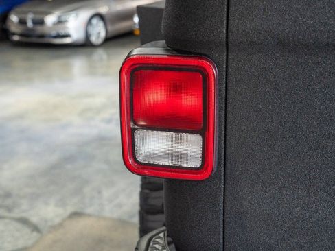 Used 2023 Jeep Gladiator Sport AWD/4WD image 87