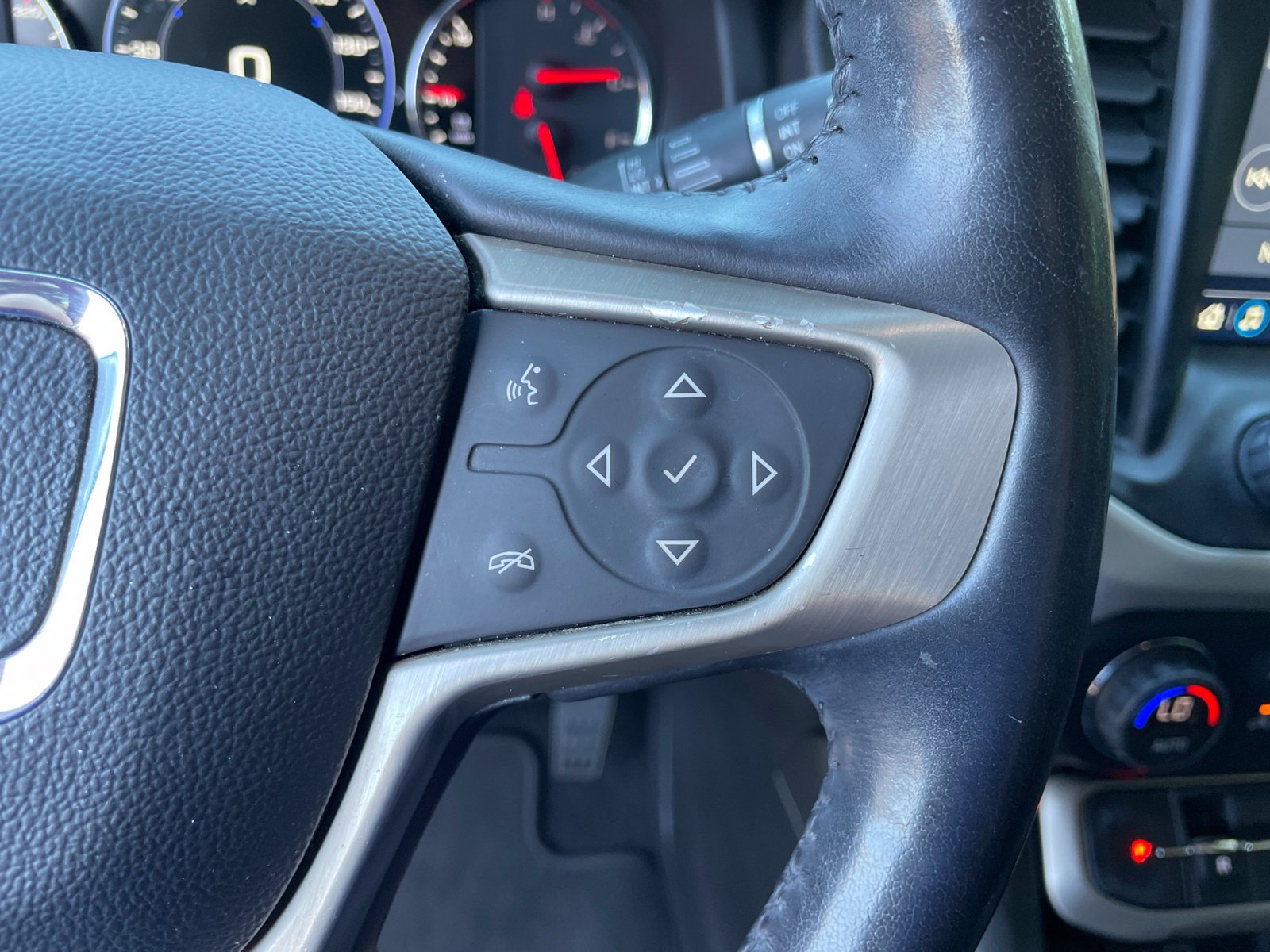 Used 2021 GMC Acadia Denali w/ Denali Technology Package FWD image 27