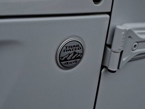Used 2018 Jeep Wrangler Unlimited Sport S AWD/4WD image 35