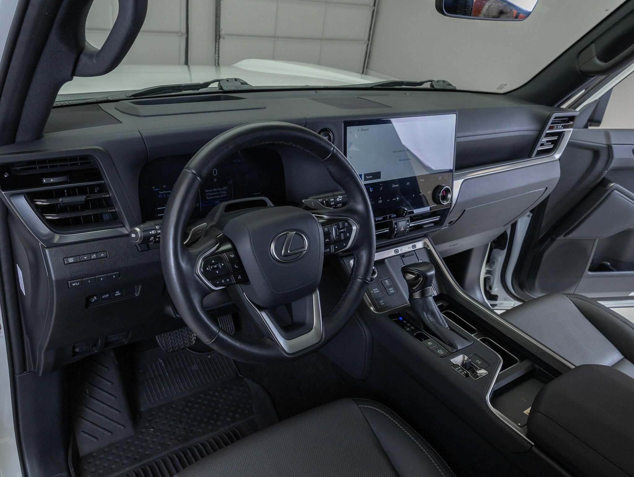 Used 2024 Lexus GX 550 w/ Accessory Package (Z1) AWD/4WD image 16