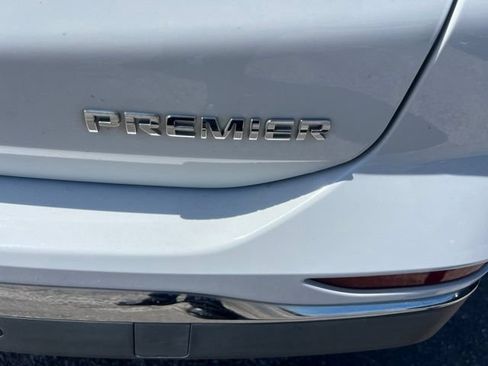 Used 2019 Chevrolet Equinox Premier FWD image 4