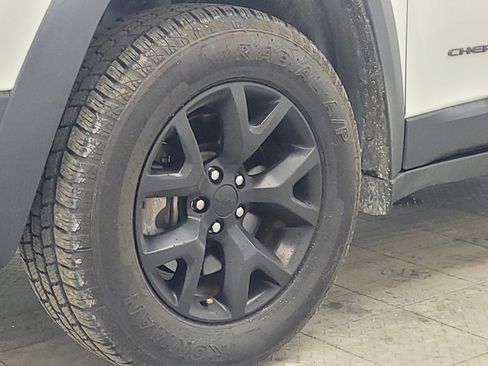 Used 2016 Jeep Cherokee Trailhawk w/ Comfort/Convenience Group image 31