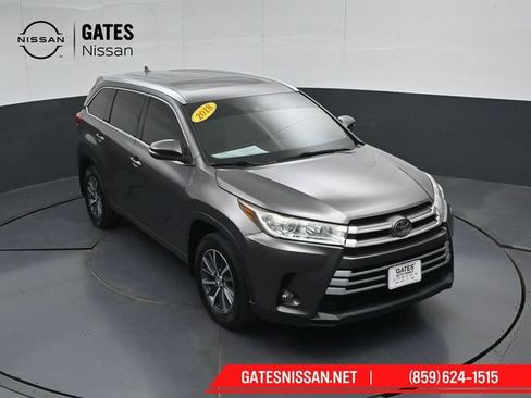 Used 2018 Toyota Highlander XLE AWD/4WD image 56