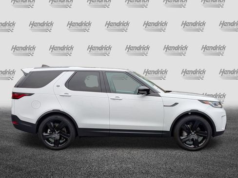 Used 2024 Land Rover Discovery S image 11