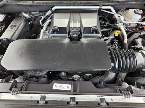 Certified 2025 GMC Canyon Denali image 31