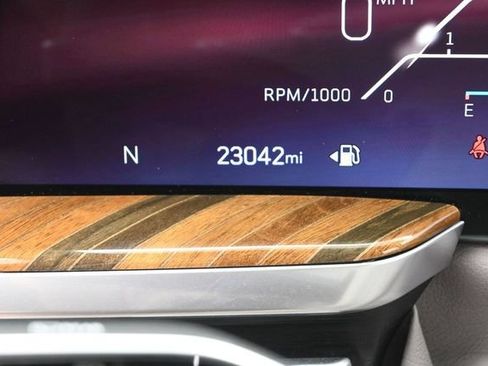 Certified 2025 Cadillac Escalade Premium Luxury Platinum AWD/4WD image 33