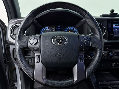 Used 2019 Toyota Tacoma TRD Off-Road image 3