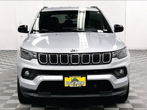 Used 2024 Jeep Compass Latitude AWD/4WD image 4