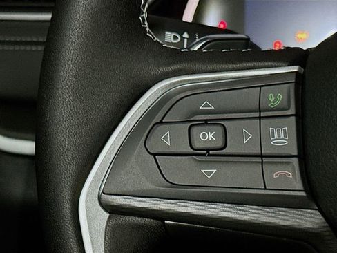 New 2025 Jeep Grand Cherokee L Altitude image 28