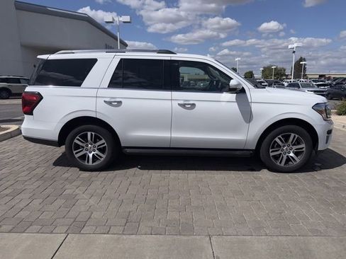 Used 2024 Ford Expedition Limited RWD image 2