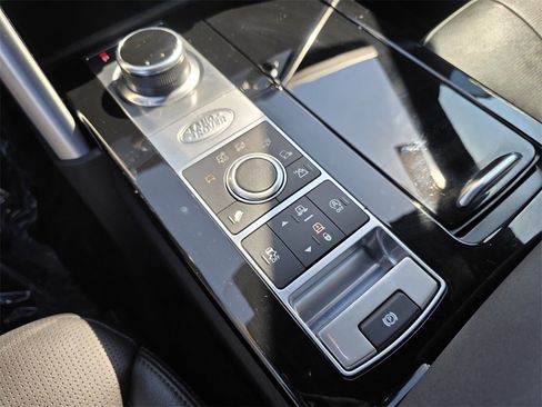 Used 2020 Land Rover Discovery HSE image 34