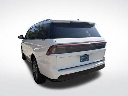 Used 2026 Lincoln Navigator Reserve AWD/4WD image 6