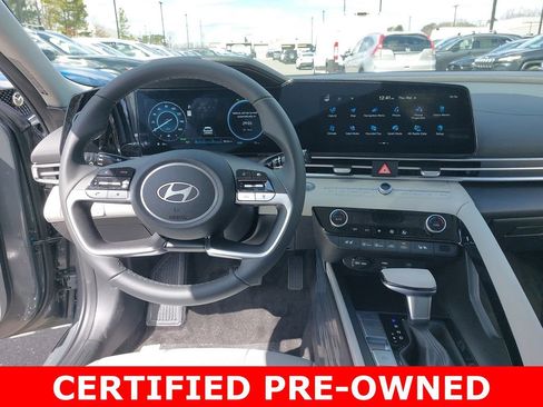 Used 2025 Hyundai Elantra Limited FWD image 16