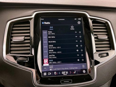 Used 2024 Volvo XC90 B6 Plus image 9